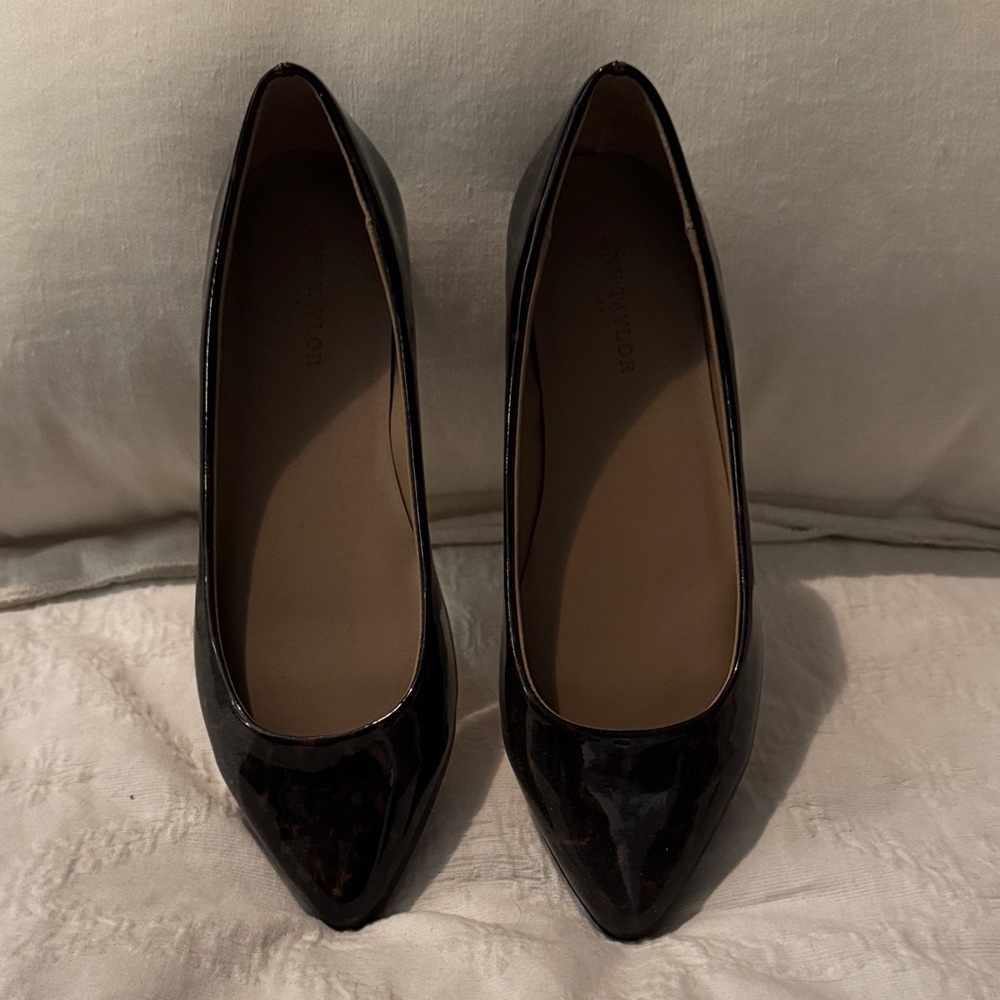 Ann Taylor Glossy Black and brown tortoise flats